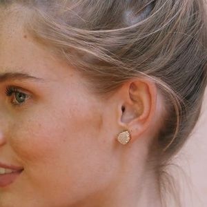 Kendra Scott Tessa Gold Stud Earrings in Iridescent Drusy